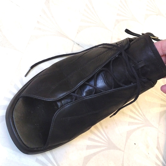 Theresia M. Fits Men's Black Leather Sandal - Picture 8 of 8